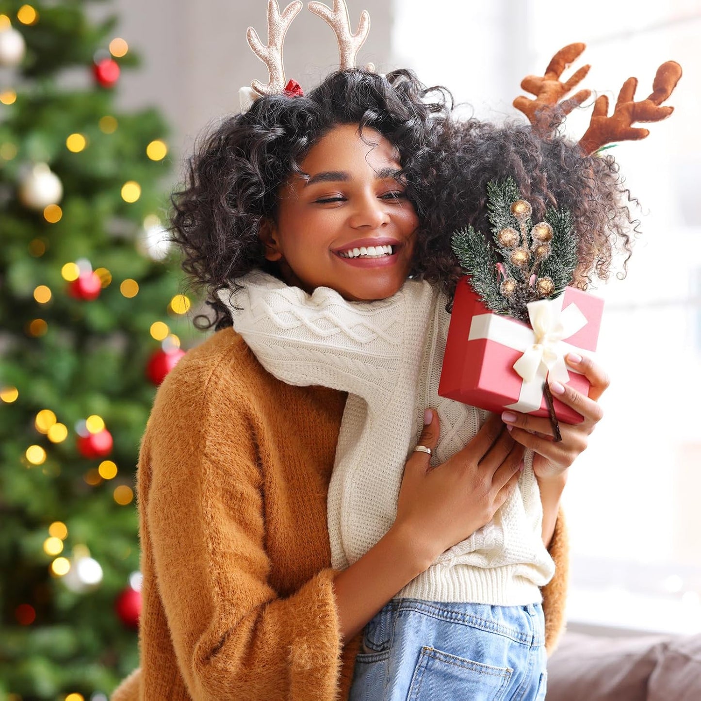 40 Pcs Red Berries Pine Cones for Crafts Evergreen Artificial Pine Branches Holly Stem Christmas Tree Picks Sprays Artificial Flowers for Decoration DIY Xmas Garland Wreath Ornaments (40 Pack/Red)